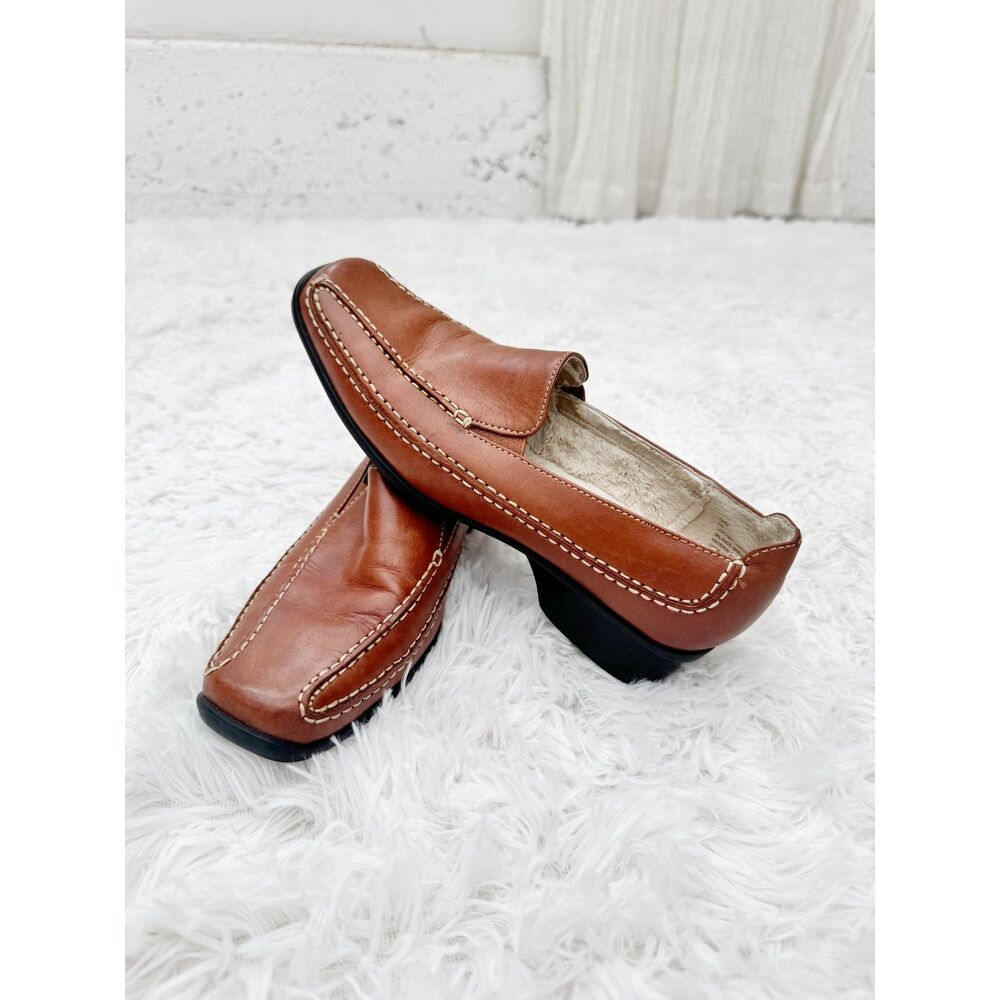 Me Too Brown Leather Loafers Contrast Stitching Slip On Size 6